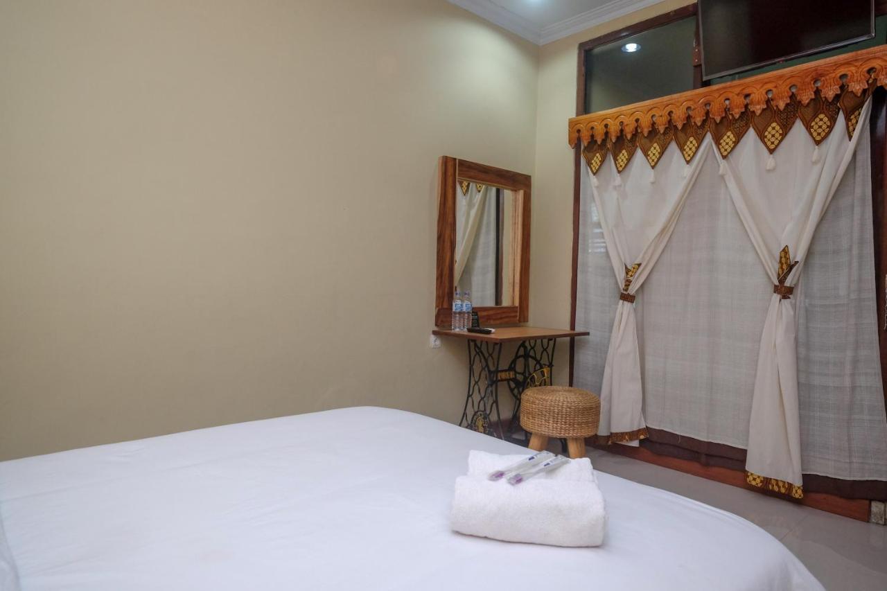 Urbanview Hotel Syariah Wisnugraha By Reddoorz Yogyakarta Kültér fotó