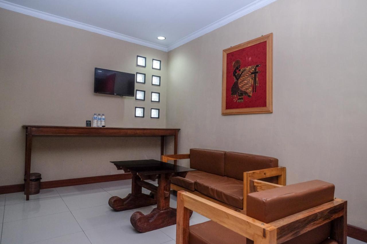 Urbanview Hotel Syariah Wisnugraha By Reddoorz Yogyakarta Kültér fotó