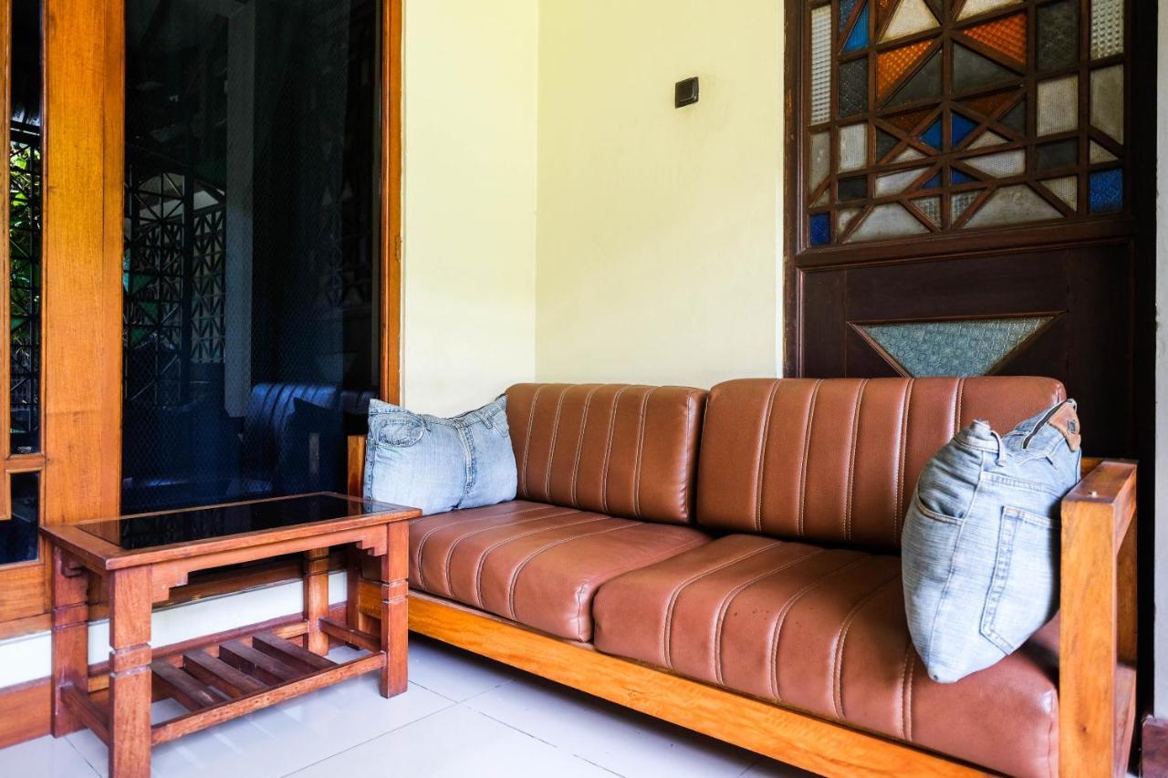 Urbanview Hotel Syariah Wisnugraha By Reddoorz Yogyakarta Kültér fotó