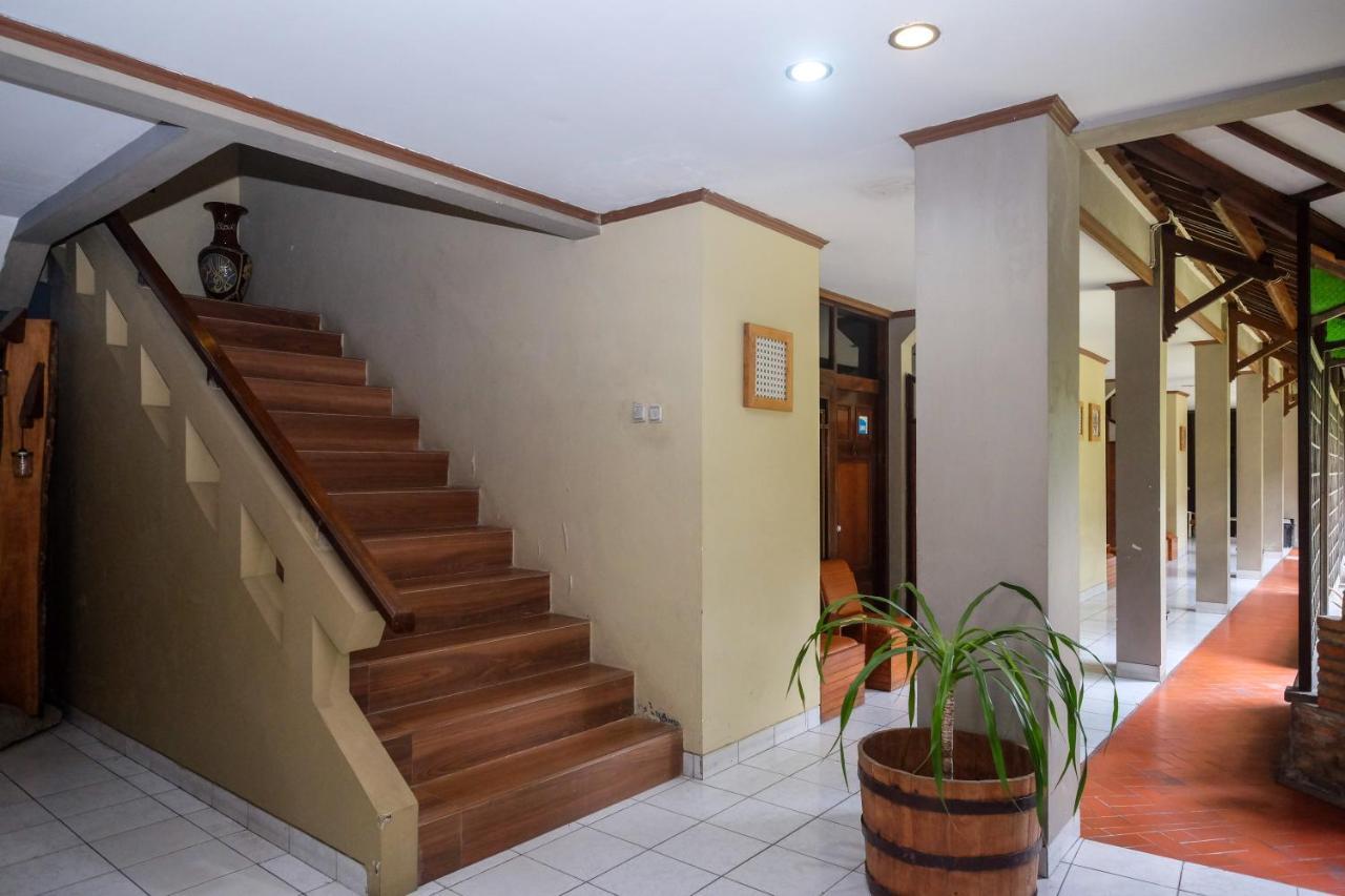Urbanview Hotel Syariah Wisnugraha By Reddoorz Yogyakarta Kültér fotó