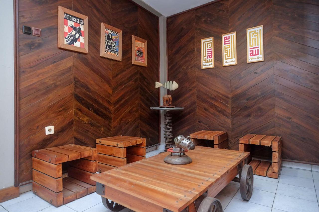 Urbanview Hotel Syariah Wisnugraha By Reddoorz Yogyakarta Kültér fotó