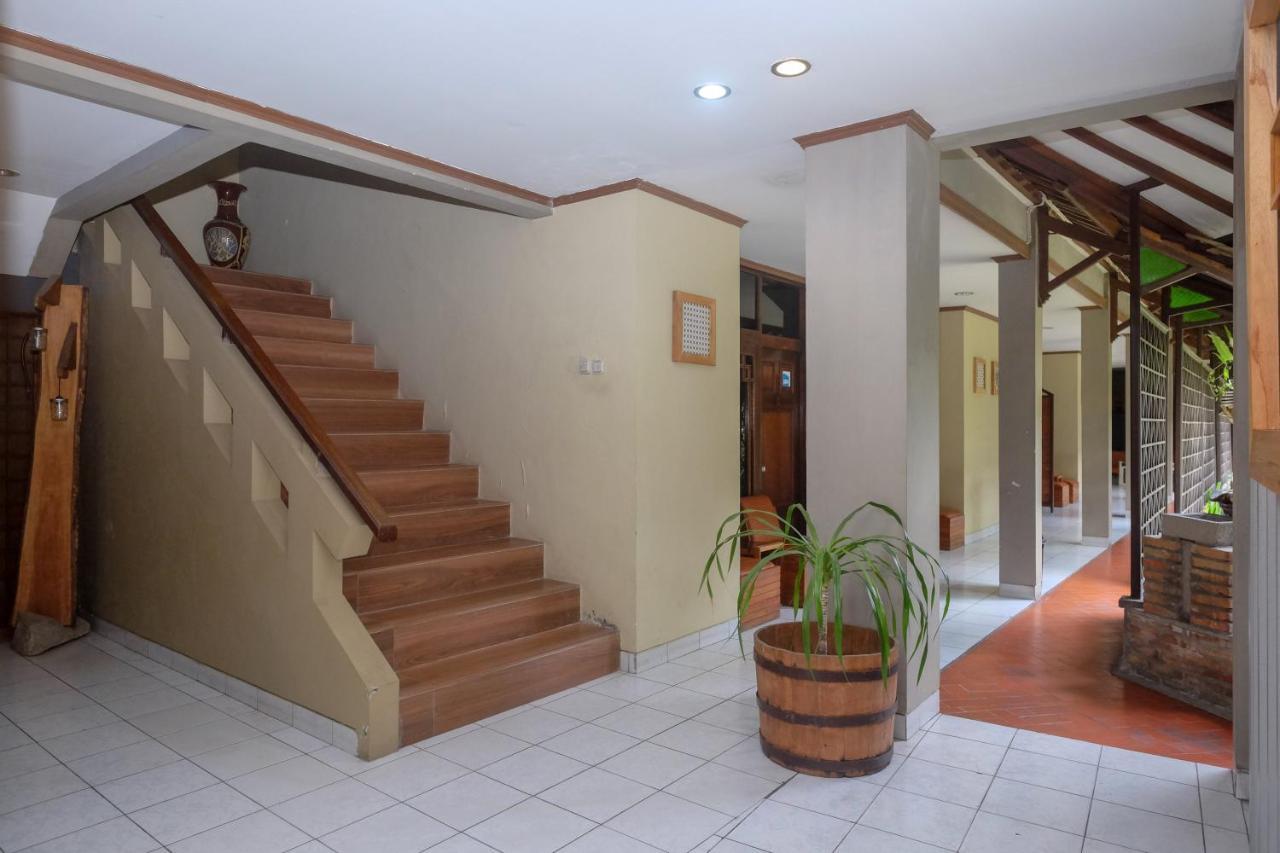 Urbanview Hotel Syariah Wisnugraha By Reddoorz Yogyakarta Kültér fotó