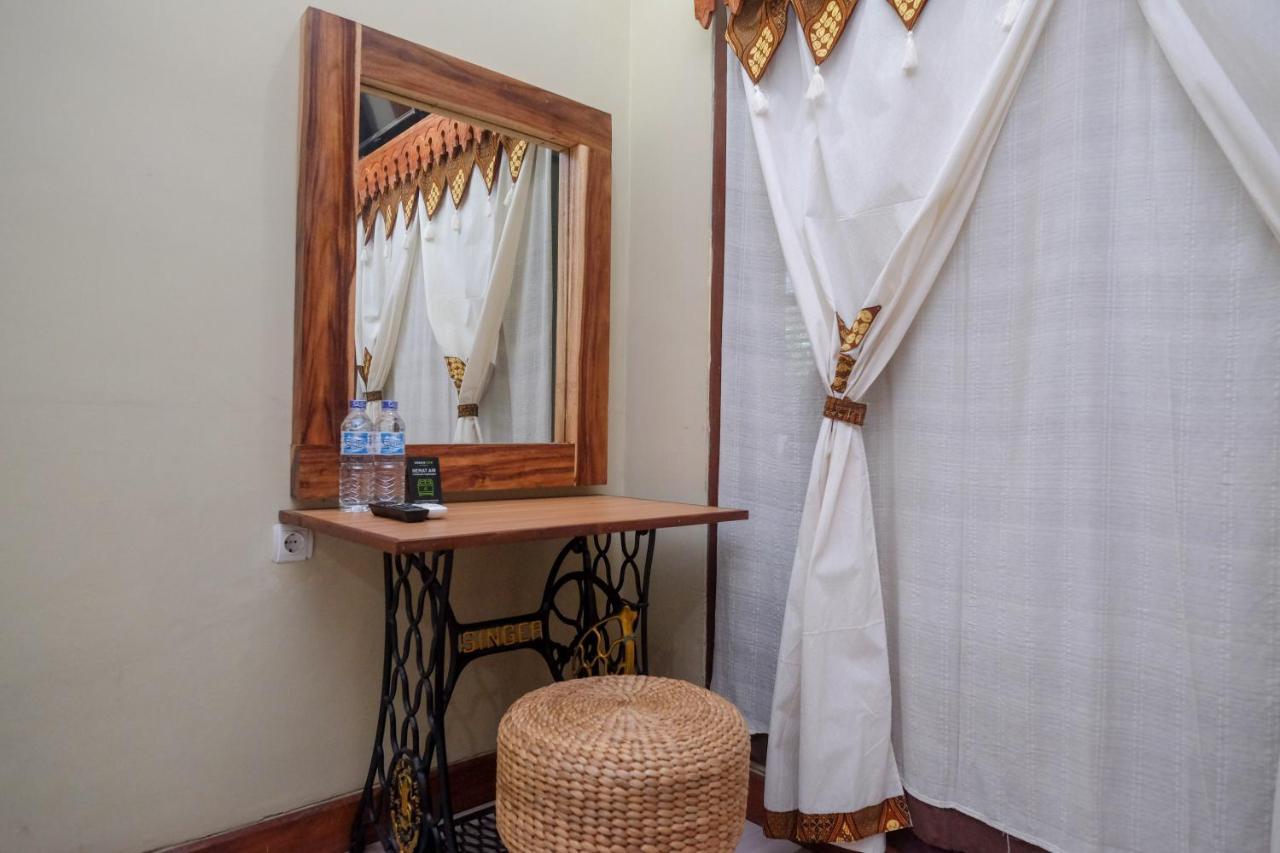 Urbanview Hotel Syariah Wisnugraha By Reddoorz Yogyakarta Kültér fotó